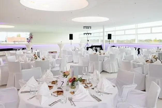 Eine Hochzeit in der Skylobby. Gastico.