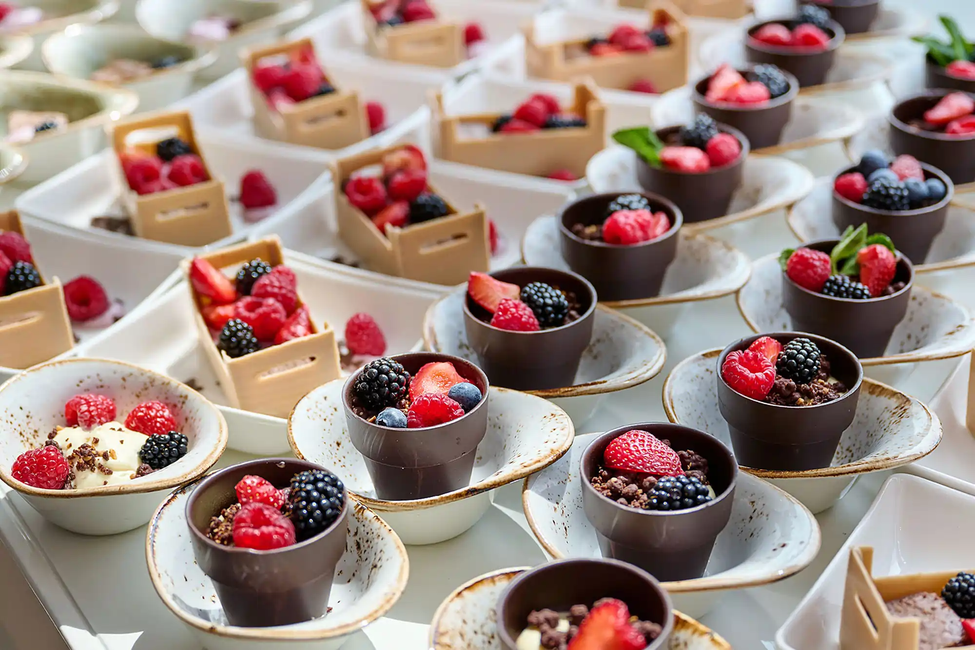 Dessertteller auf dem Tisch