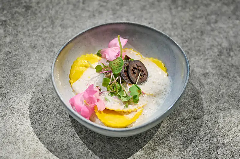 Ein Teller mit Essen